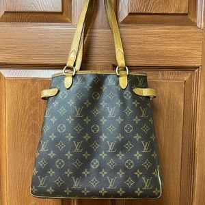 Beautiful LV shoulder bag. Slightly used. A couple of pen stains inside